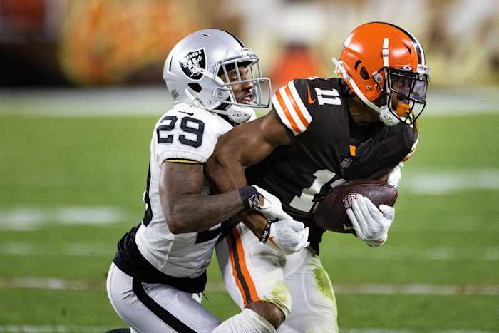 Las Vegas Raiders CB Casey Hayward makes tackle